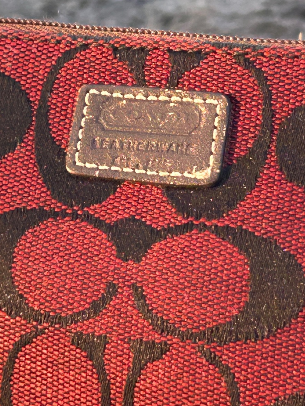 Vintage Coach Burgundy & Black Signature C Wristlet Mini Bag Y2K - Picture 2 of 12